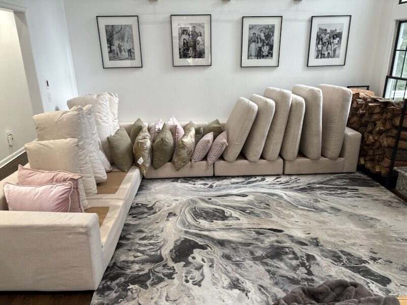 Bright room, freshly cleaned rug & sofas